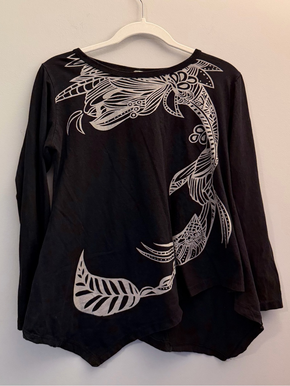 Women's Black Long-Sleeve Graphic Tunic‎ Top